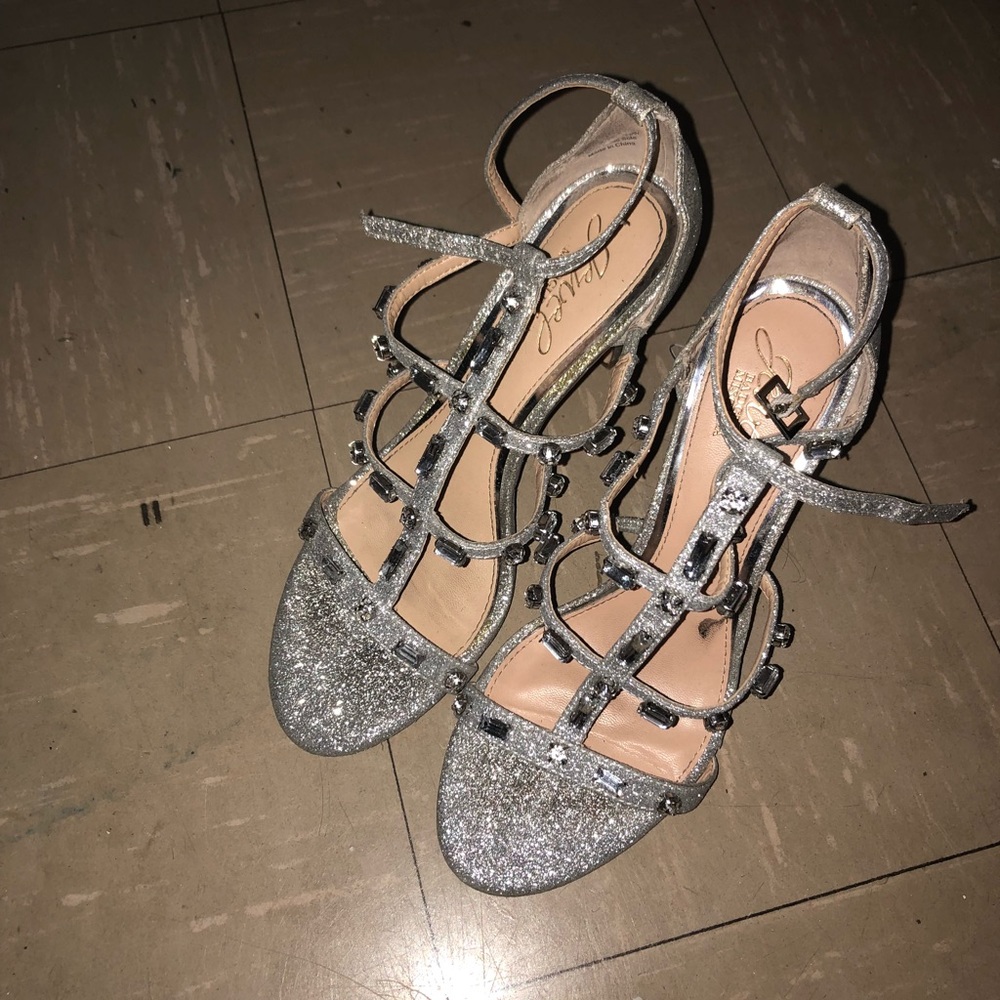Jewel Badgley Mischka Heels